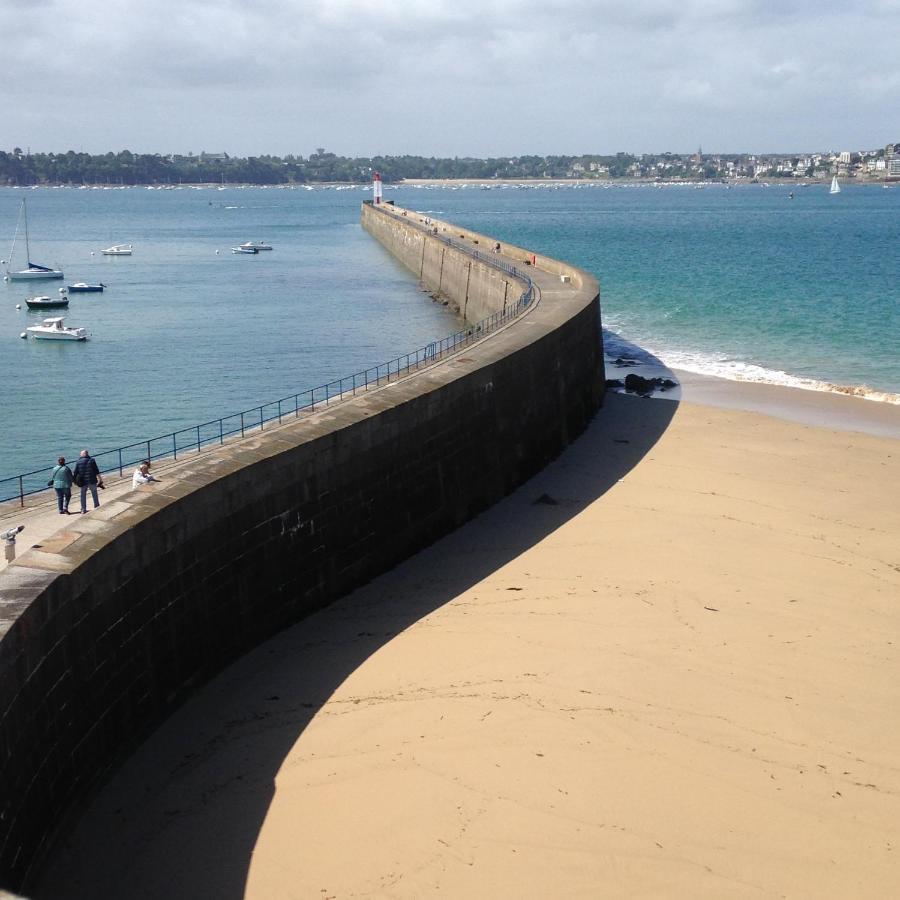 Le Cezembre, Au Pied De La Plage Saint-Malo Eksteriør bilde