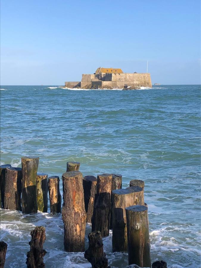 Le Cezembre, Au Pied De La Plage Saint-Malo Eksteriør bilde