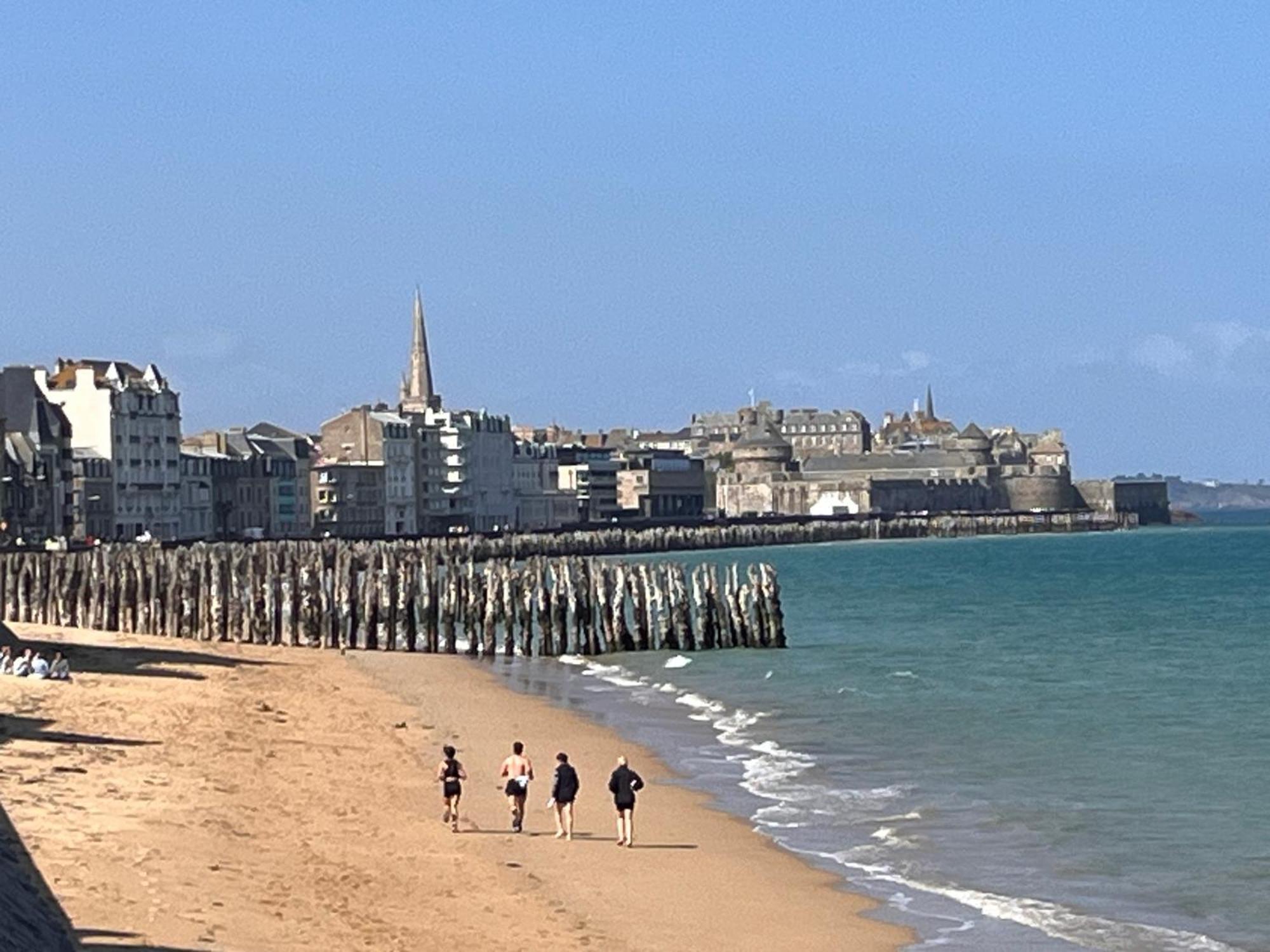 Le Cezembre, Au Pied De La Plage Saint-Malo Eksteriør bilde